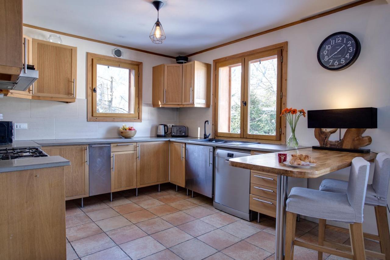 Chamonix Large Chalet, Sleeps 12, 200M2, 5 Bedroom, 4 Bathroom, Garden, Jacuzzi, Sauna Extérieur photo