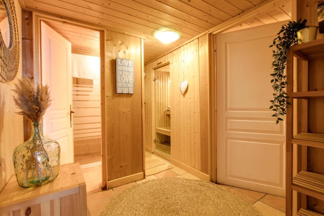 Chamonix Large Chalet, Sleeps 12, 200M2, 5 Bedroom, 4 Bathroom, Garden, Jacuzzi, Sauna Extérieur photo